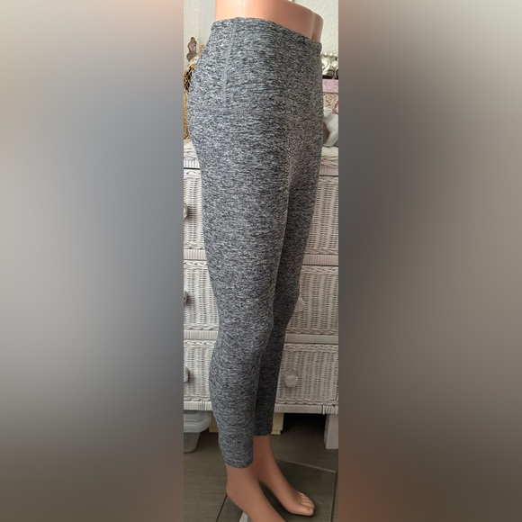 Beyond Yoga 7/8 Length space dye leggings high rise in grey color Size S  NWT - Picture 5 of 10